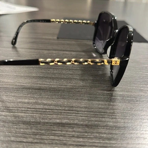CHANEL SUNGLASSES - Picture 14 of 17